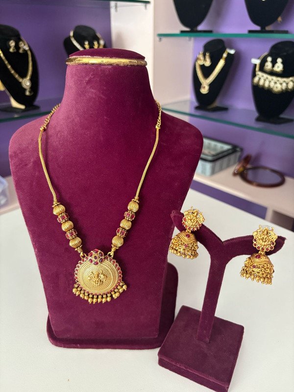 Flora's Elegant And Ethnic Necklace With Earrings For Women