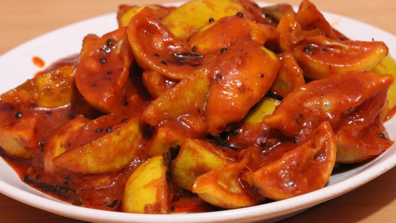 Lolu's Homemade Tasty & Spicy Kerala Style Lemon Pickle (നാരങ്ങ അച്ചാർ) - 250 g | Nadan Lemon Achar