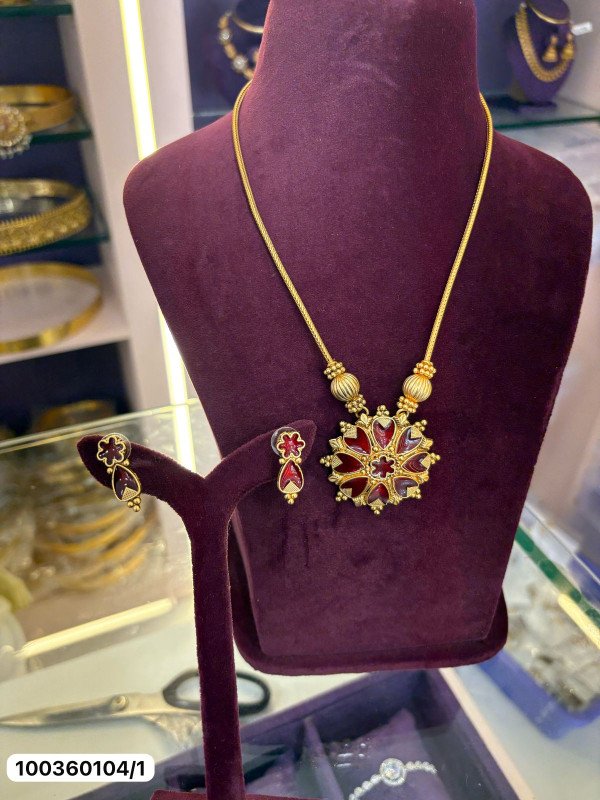 Flora's Simple And Elegant Red Locket Traditional Necklace Set For Women