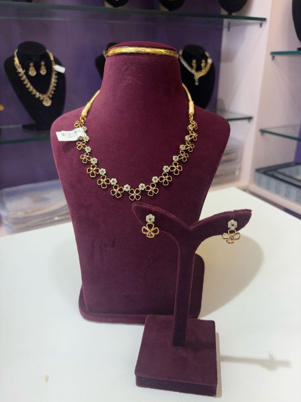 Flora's Elegant Stone Flower Necklace With Earrings For Women