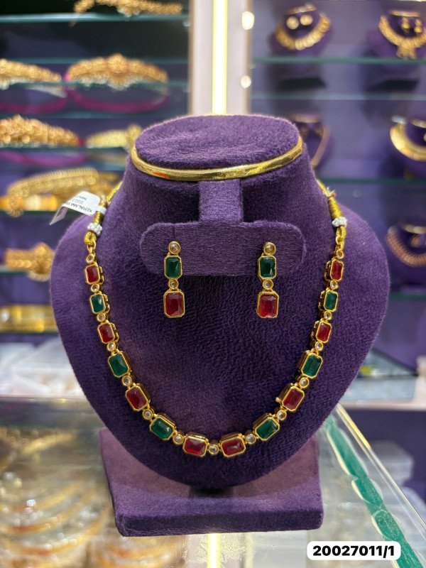 Flora's Elegant And Beautiful Kundan Neck Set With Beautiful Earrings